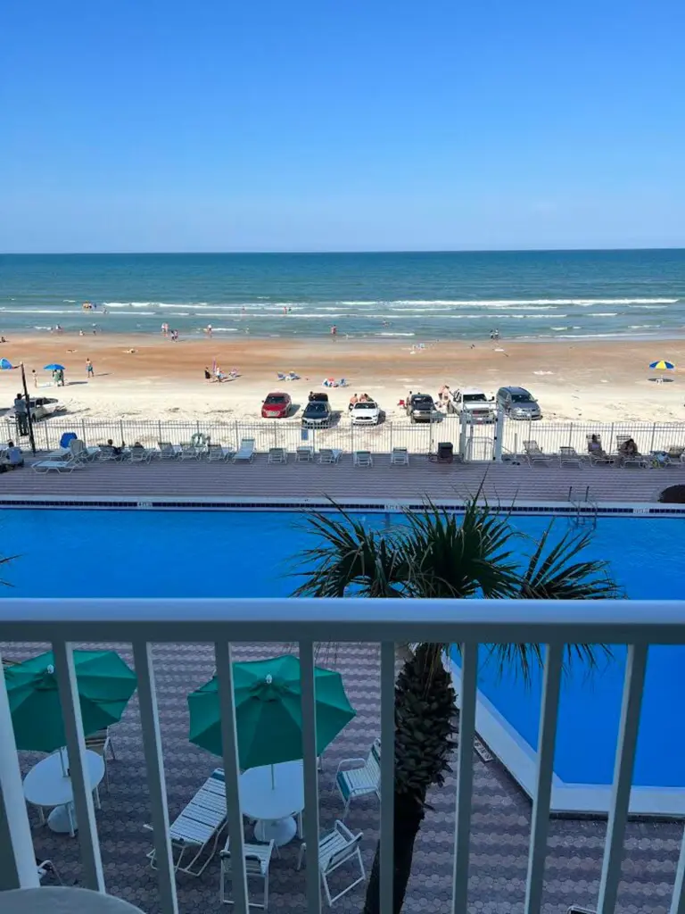 6b361f5d b3dc 400b 98c9 3c642bf2733b