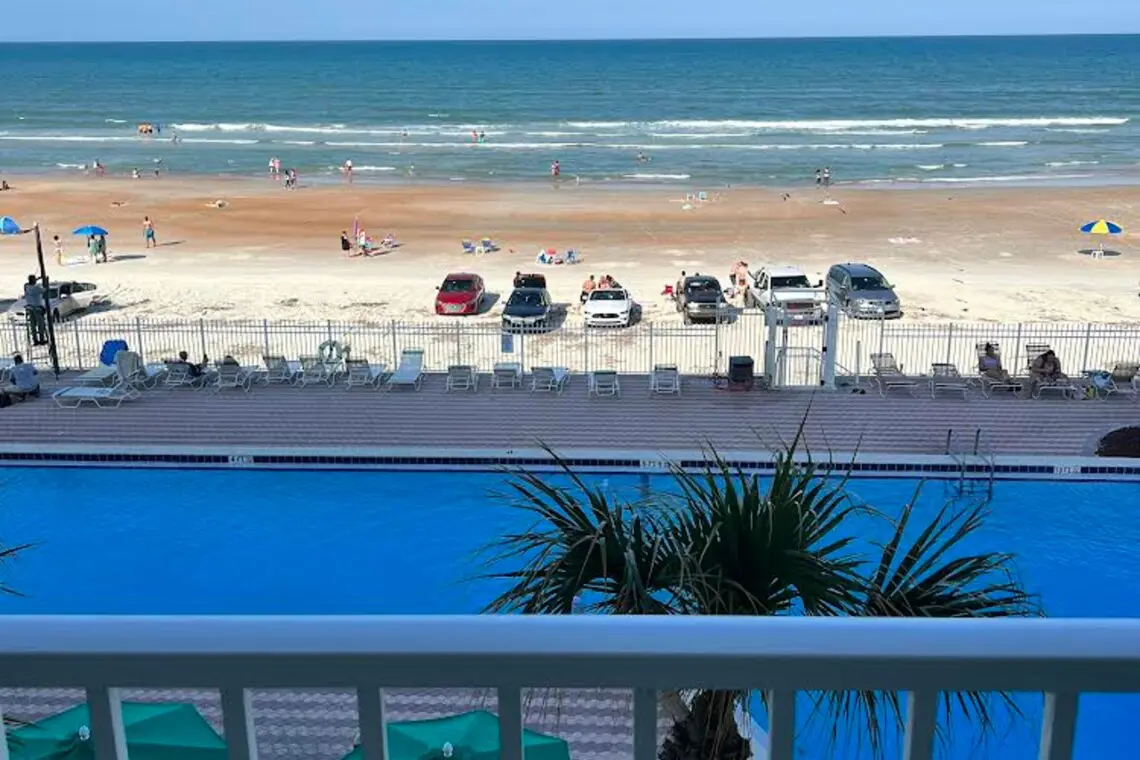 6b361f5d b3dc 400b 98c9 3c642bf2733b