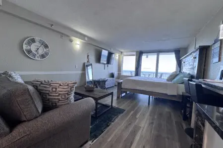 d8851efd 747d 4e13 9558 107ca04c9f39