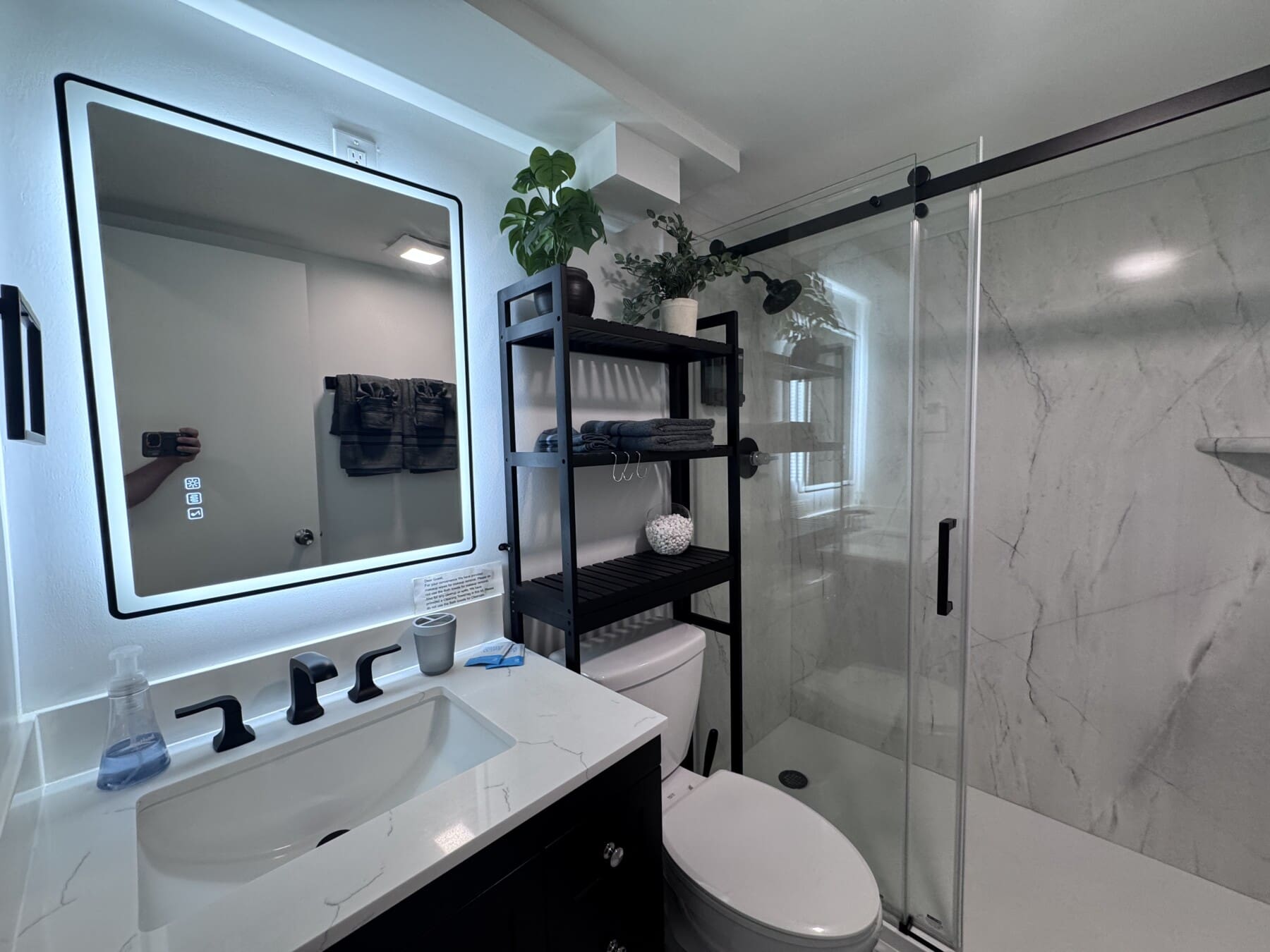 updated lit mirror with BLUETOOTH speaker