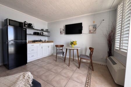 kitchenette with a cute little eating area if you don't want to eat on the balcony.