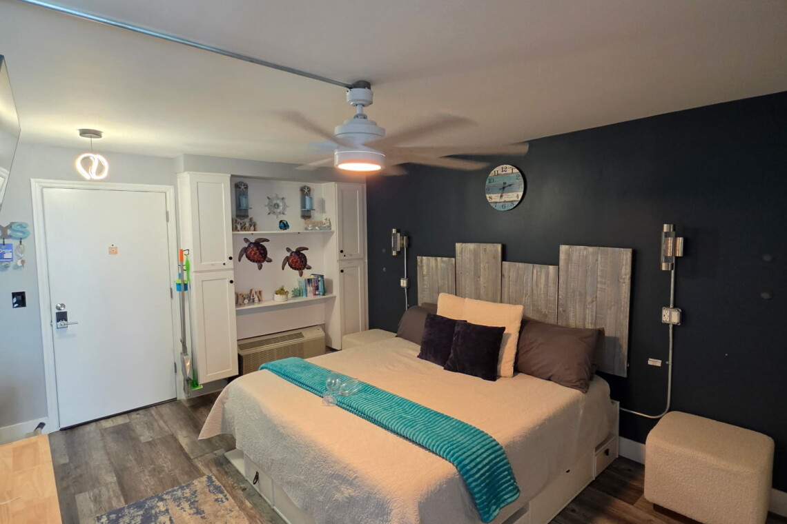 Walk right into you cozy king bedroom and take a load off.